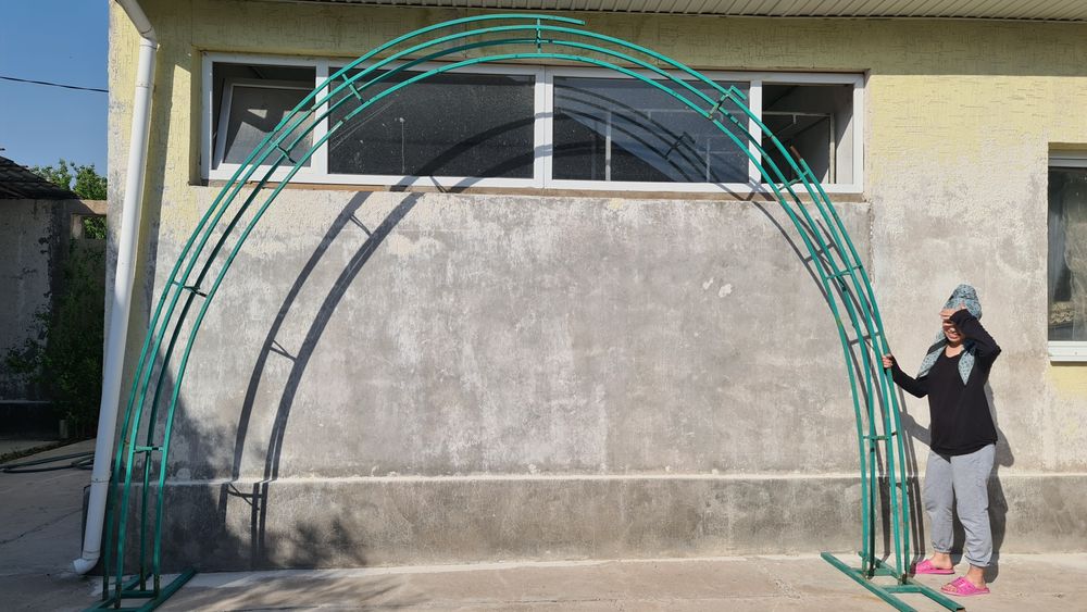 Арка железная прожается