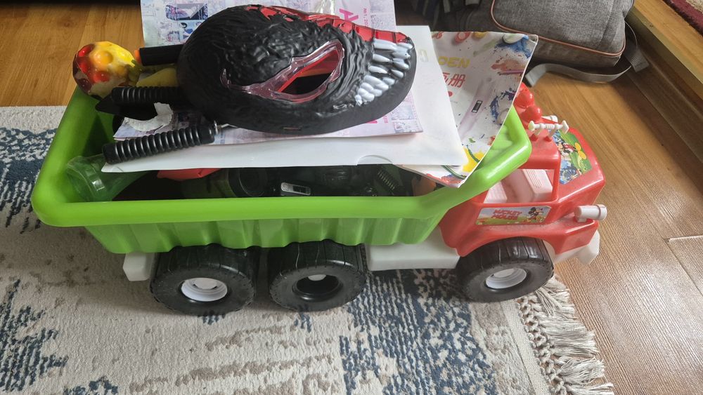 Игрушечный камаз