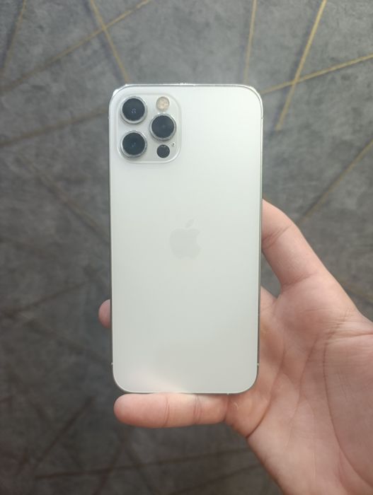 Продам айфон 12 про