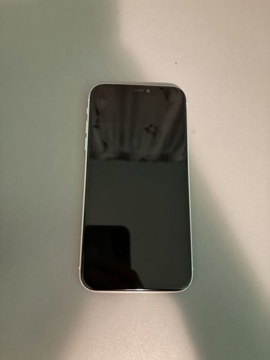 Iphone 11 ( ecranul trebuie schimbat)
