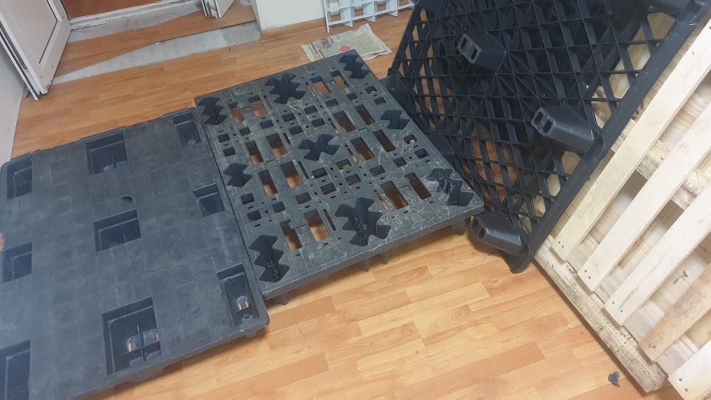 Paleti plastic diferite dimensiuni 63/83, 120/80,5kg buc rezista 500kg