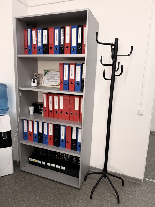 Стол, стулья, шкаф