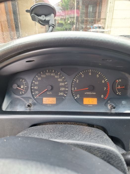 Тойота авенсис  1998