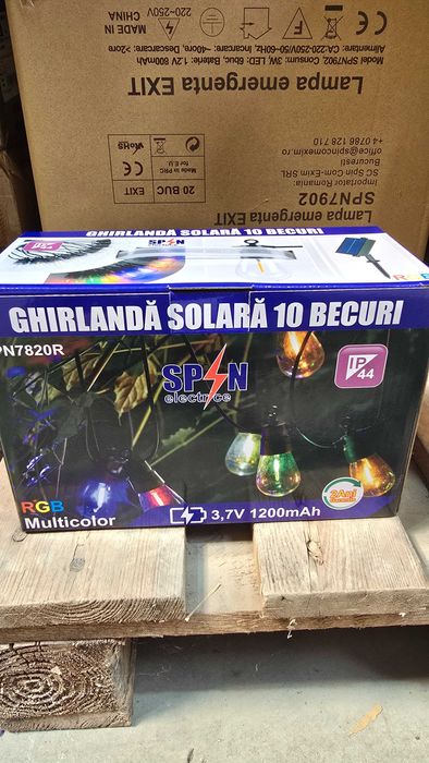 Vând ghirlande luminoase cu panou solar RGB
