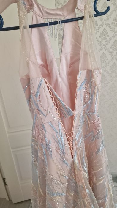 Вечернее платье в пол с пайетками