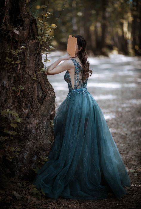 Бална     рокля.