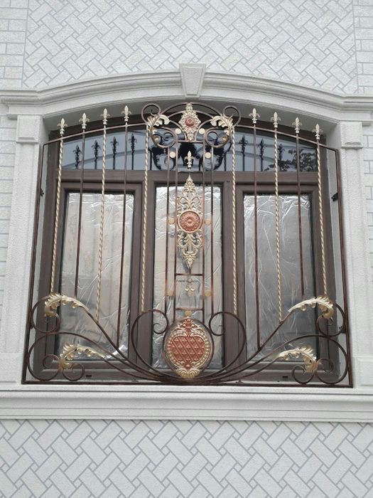 Eshik va romlar o‘rnatish xizmati.