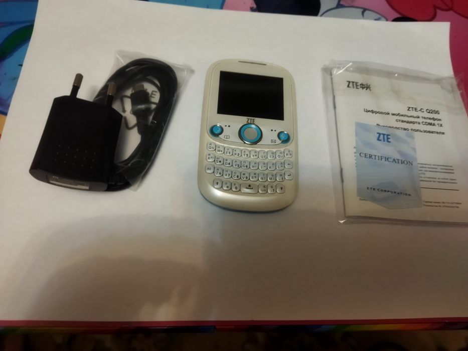 Телефон ZTE q200