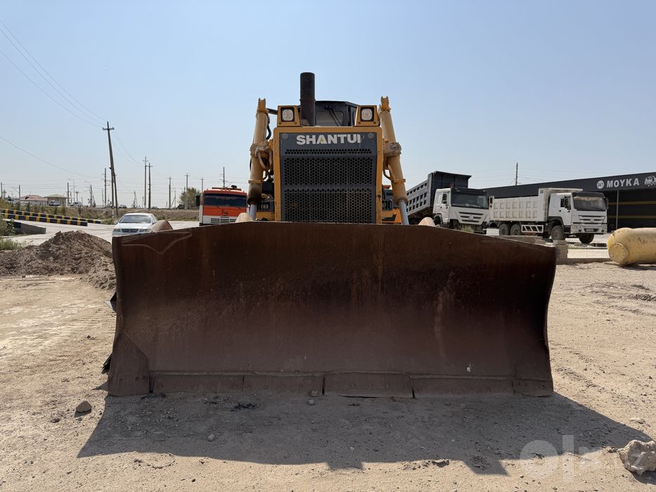 Buldozer shanti sd 32 sotiladi