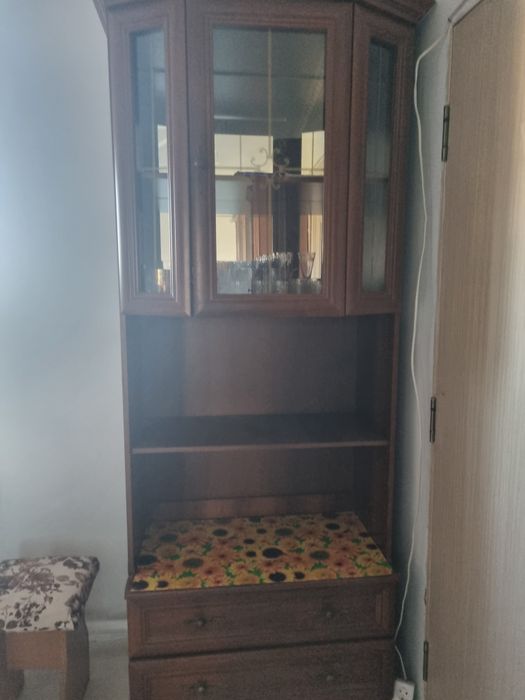 Стенка для зала и кухни .