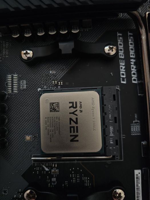 MSI X570 / RYZEN 9 5900x / 32GB DDR4/ SSD 512GB