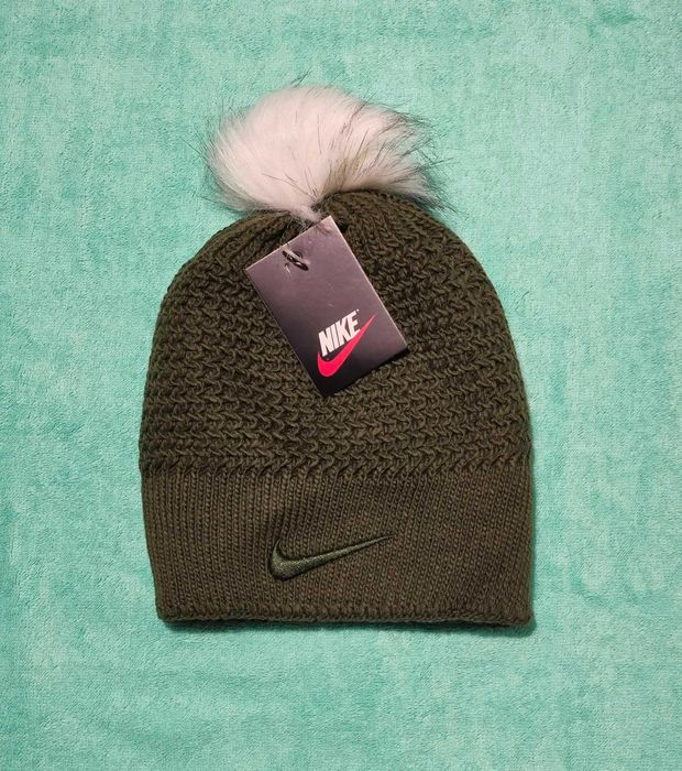 Шапки различни цветове