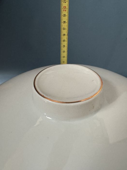 Български порцеланов супник на Изида