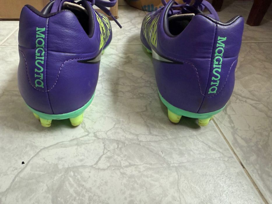 Мъжки обувки за футбол