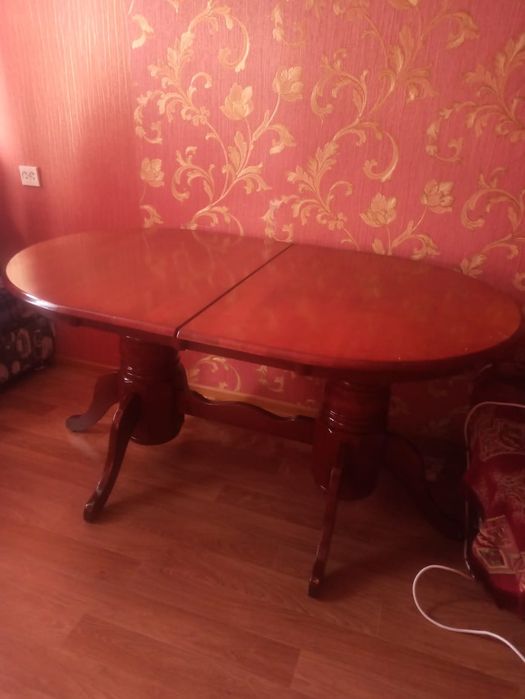 Стол в отличном состоянии