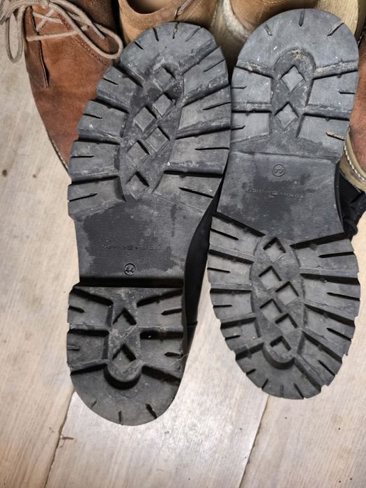 Мъжки обувки три чифта.