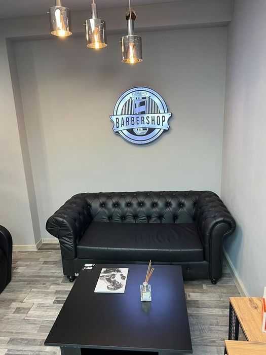 Магазин срещу Операта – Дондуков, 960€ с ДДС, витрина + мазе