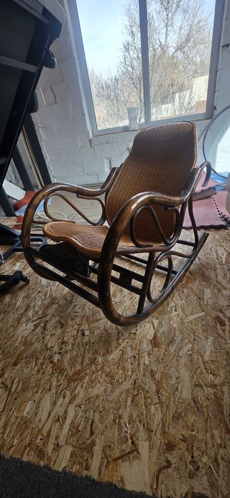 Кресло качалка деревянная