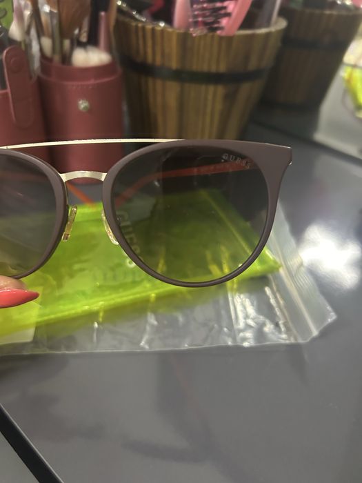 Слънчеви очила на Guess