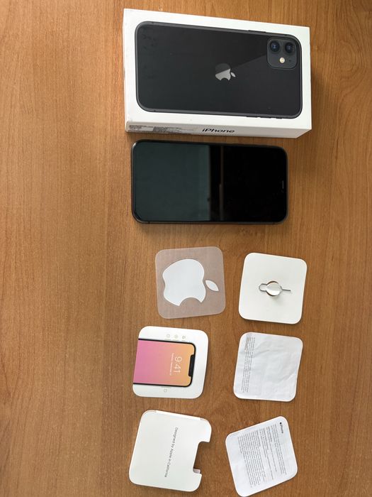 Продам iPhone 11 на 128 ГБ в классическом черном цвете