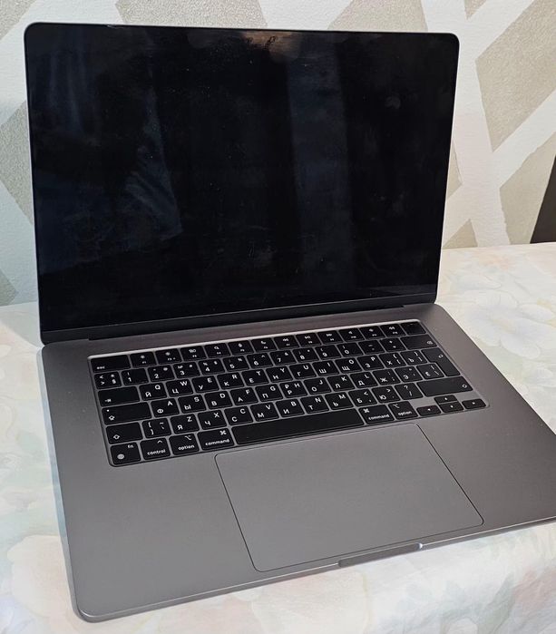 MacBook Air m3 8 gb