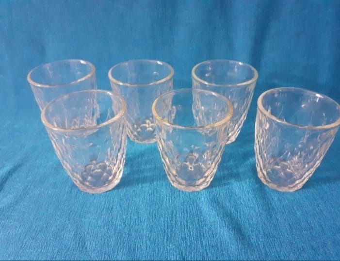 Поодам  стопки, стаканы