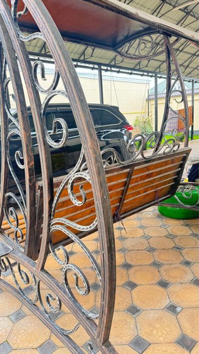 Садовый качели есіктің алдына немесе бақшаға