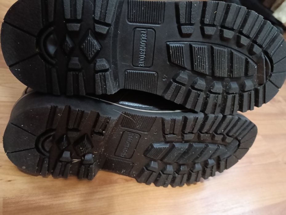 Ghete piele  în stare foarte bună