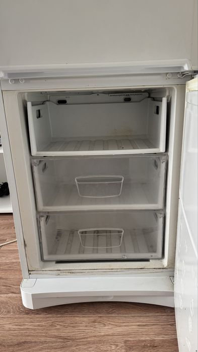 Холодильник INDESIT