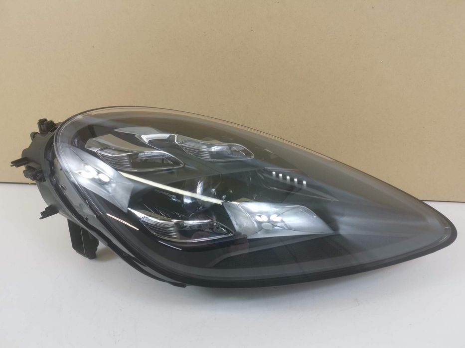 Фар Дясно Full Led Matrix Porsche Cayenne 3 9Y Оригинал В Добро Състоя