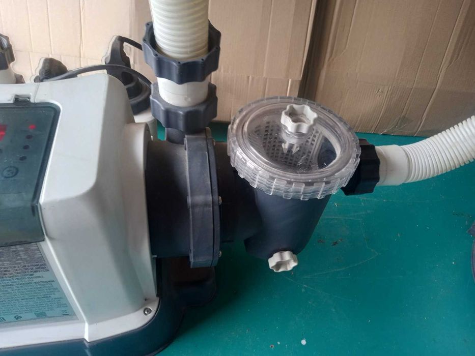 Продавам филтър и помпа за голям басейн