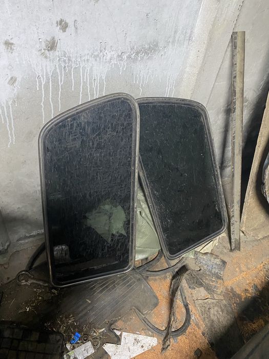 Задние стекла нива Пара