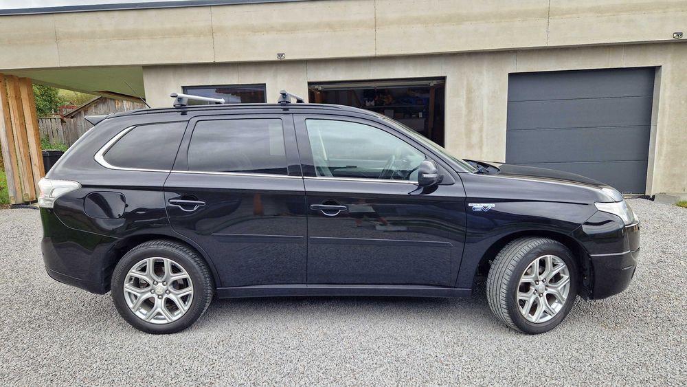 Mitsubishi Outlander PHEV 2.0 plug-in hybrid