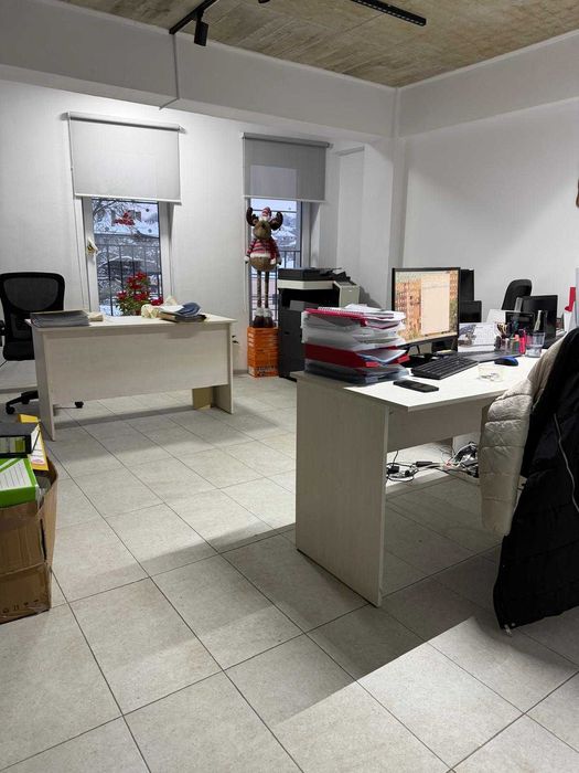 Inchiriez spatii birou