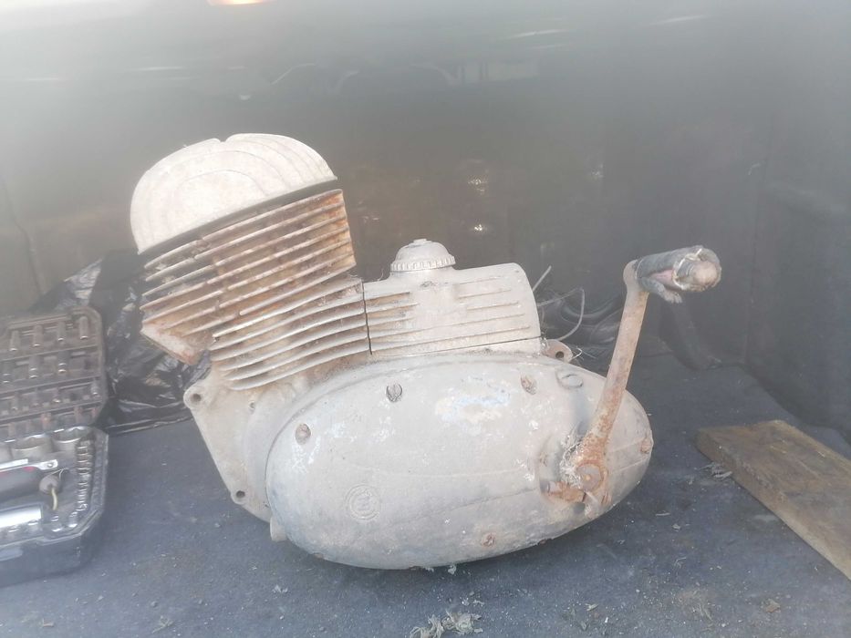 Продавам двигател за ява 175