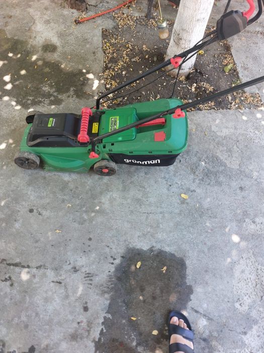 Mașină de tuns iarba