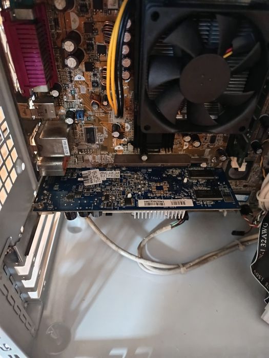 De vanzare unitate Retro AMD Athlon