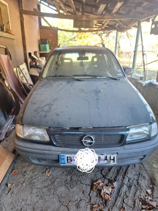 Продавам Опел Астра