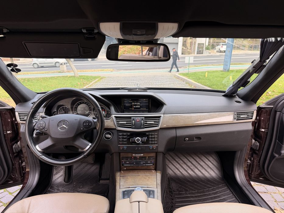 Mercedes E 350 CDI BLUE EFFINCIENCY 4MATIC AIRMATIC, culoare Maro, Ultima revizie la reprezentanta anul trecut a fost de 15.000 lei