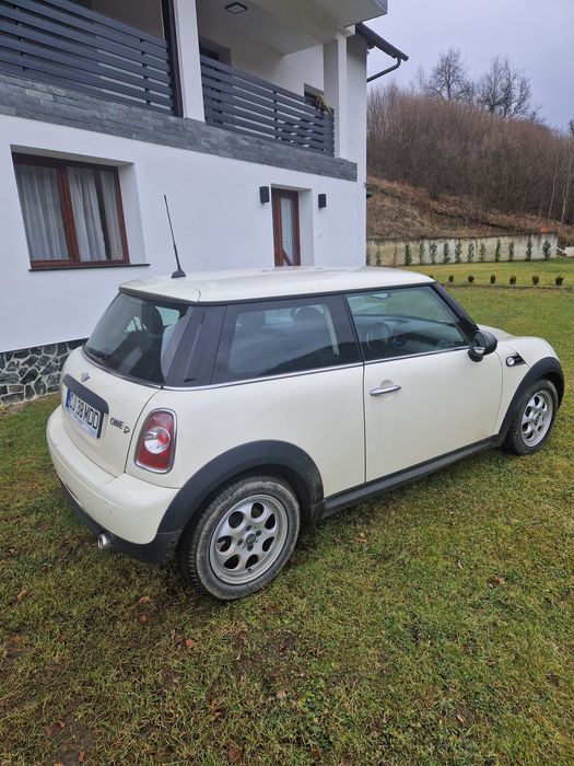 Mini Cooper One 2011