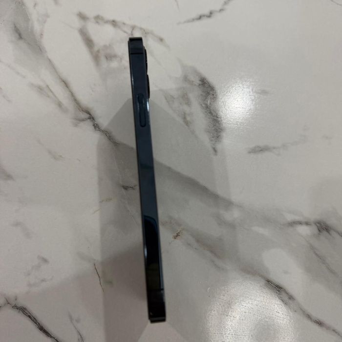 Продаётся iPhone 12 Pro в хорошем состоянии.