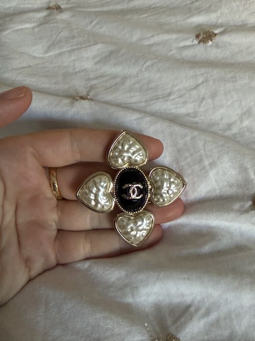 Брошка Chanel с перли