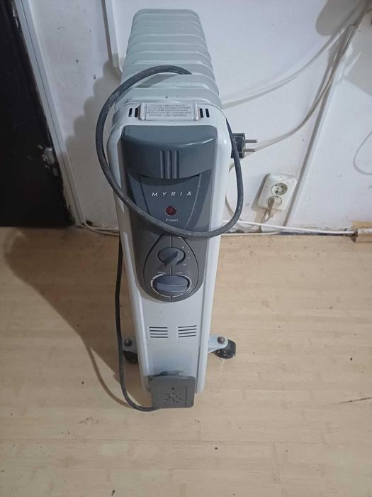 Calorifer electric pe ulei MYRIA – 9 elemenți, Termostat reglabil