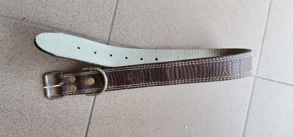 Vând curea din piele pentru câine