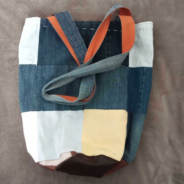 Дамски чанти 2 бр тип торба, 1 бр.ретро чанта.