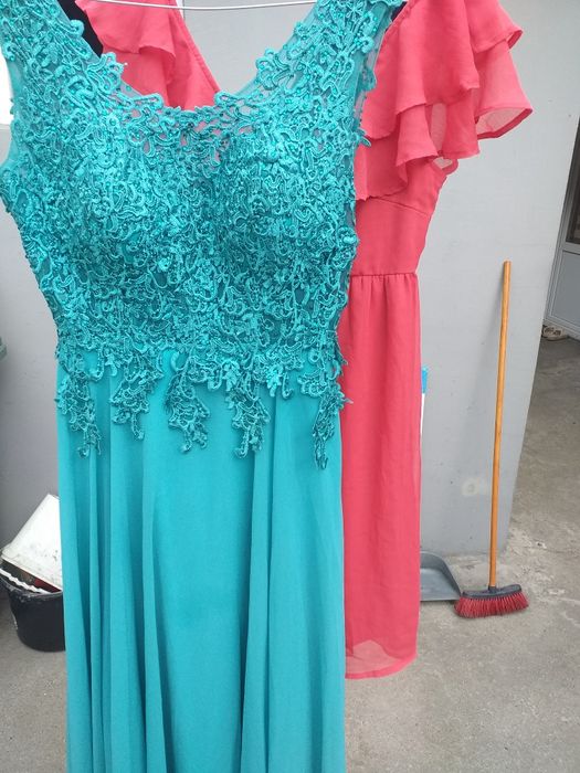 Rochii 3 buc .verde lunga rosu alabastru medii.