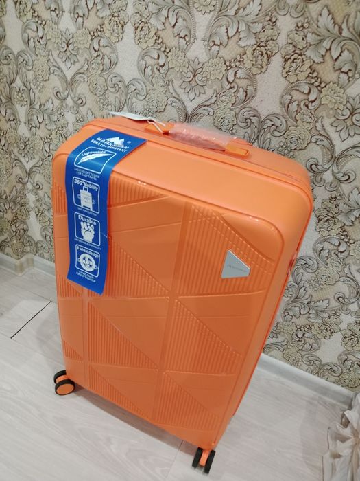 Чемодан большой новый