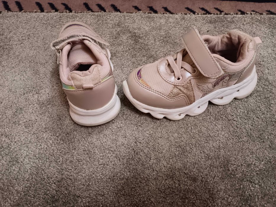 Детски маратонки и обувки за момиче  26 и 27 номер