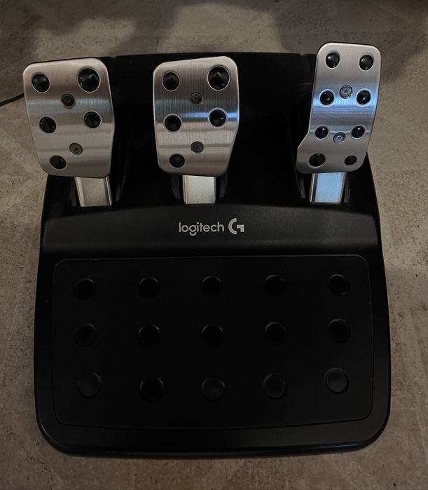 Logitech G29 волан със скоростен лост + 3 педала!