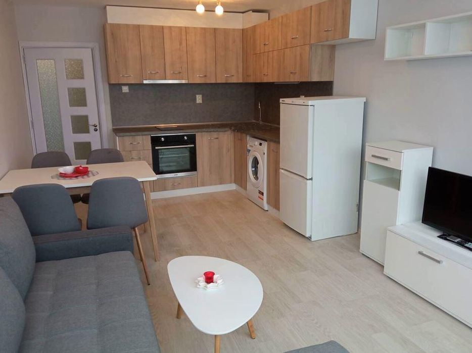 Дава се под наем Двустаен апартамент в Бургас, Център - 60 кв.м за 408 € - Снимка #2